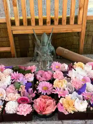 徳島眉山天神社の{uncategorized: "未分類", other: "その他", undefined: "問題あり", building: "その他建物", grave: "お墓", sacred_gate: "鳥居", guardian: "狛犬", statue: "像", buddha: "仏像", history: "歴史", nature: "自然", garden: "庭園", animal: "動物", pagoda: "塔", temizu: "手水舎", mountain_gate: "山門・神門", sanctuary: "本殿・本堂", subordinate: "末社・摂社", art: "芸術", scenery: "景色", jizo: "地蔵", ema: "絵馬", goshuin: "御朱印", omikuji: "おみくじ", items: "授与品その他", amulet: "お守り", goshuincho: "御朱印帳", eats: "食事", festival: "お祭り", votive_dance: "神楽", shichigosan: "七五三参", wedding: "結婚式", experience: "体験その他", initially: "初詣", around: "周辺", anti_infection: "感染症対策"}