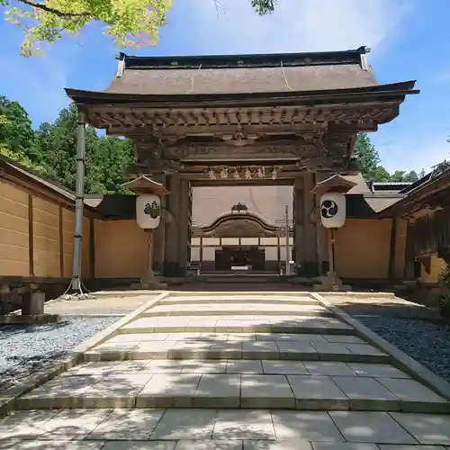 高野山金剛峯寺の山門