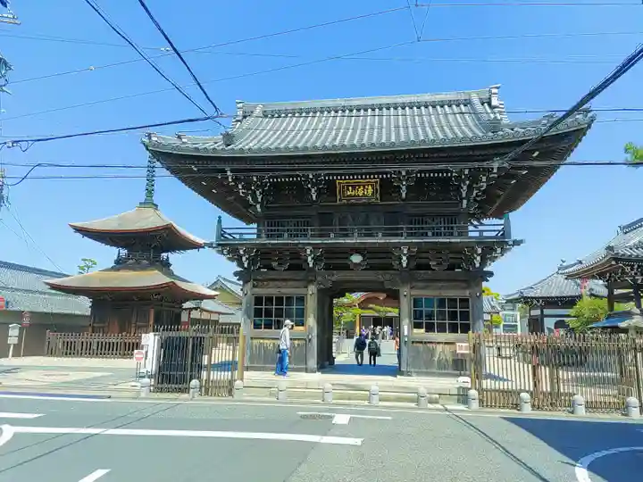 観音寺の山門・神門