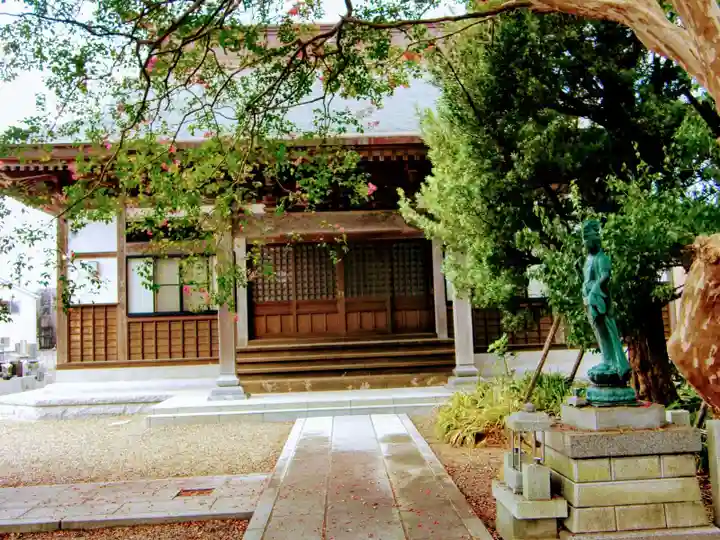 本泉寺の本殿・本堂