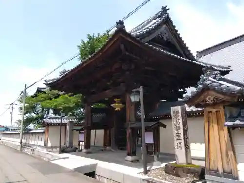 超勝寺（西超勝寺）の{uncategorized: "未分類", other: "その他", undefined: "問題あり", building: "その他建物", grave: "お墓", sacred_gate: "鳥居", guardian: "狛犬", statue: "像", buddha: "仏像", history: "歴史", nature: "自然", garden: "庭園", animal: "動物", pagoda: "塔", temizu: "手水舎", mountain_gate: "山門・神門", sanctuary: "本殿・本堂", subordinate: "末社・摂社", art: "芸術", scenery: "景色", jizo: "地蔵", ema: "絵馬", goshuin: "御朱印", omikuji: "おみくじ", items: "授与品その他", amulet: "お守り", goshuincho: "御朱印帳", eats: "食事", festival: "お祭り", votive_dance: "神楽", shichigosan: "七五三参", wedding: "結婚式", experience: "体験その他", initially: "初詣", around: "周辺", anti_infection: "感染症対策"}