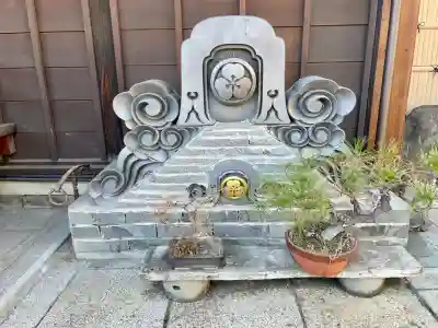 法身寺の{uncategorized: "未分類", other: "その他", undefined: "問題あり", building: "その他建物", grave: "お墓", sacred_gate: "鳥居", guardian: "狛犬", statue: "像", buddha: "仏像", history: "歴史", nature: "自然", garden: "庭園", animal: "動物", pagoda: "塔", temizu: "手水舎", mountain_gate: "山門・神門", sanctuary: "本殿・本堂", subordinate: "末社・摂社", art: "芸術", scenery: "景色", jizo: "地蔵", ema: "絵馬", goshuin: "御朱印", omikuji: "おみくじ", items: "授与品その他", amulet: "お守り", goshuincho: "御朱印帳", eats: "食事", festival: "お祭り", votive_dance: "神楽", shichigosan: "七五三参", wedding: "結婚式", experience: "体験その他", initially: "初詣", around: "周辺", anti_infection: "感染症対策"}