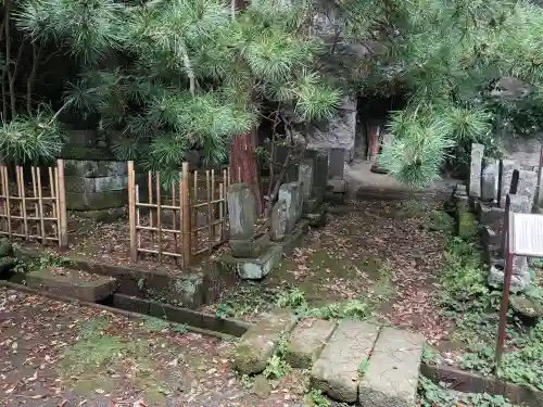 浄光明寺の{uncategorized: "未分類", other: "その他", undefined: "問題あり", building: "その他建物", grave: "お墓", sacred_gate: "鳥居", guardian: "狛犬", statue: "像", buddha: "仏像", history: "歴史", nature: "自然", garden: "庭園", animal: "動物", pagoda: "塔", temizu: "手水舎", mountain_gate: "山門・神門", sanctuary: "本殿・本堂", subordinate: "末社・摂社", art: "芸術", scenery: "景色", jizo: "地蔵", ema: "絵馬", goshuin: "御朱印", omikuji: "おみくじ", items: "授与品その他", amulet: "お守り", goshuincho: "御朱印帳", eats: "食事", festival: "お祭り", votive_dance: "神楽", shichigosan: "七五三参", wedding: "結婚式", experience: "体験その他", initially: "初詣", around: "周辺", anti_infection: "感染症対策"}