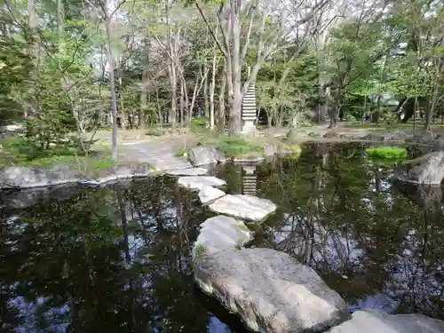 帯廣神社の庭園