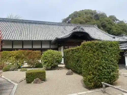 粉河寺の{uncategorized: "未分類", other: "その他", undefined: "問題あり", building: "その他建物", grave: "お墓", sacred_gate: "鳥居", guardian: "狛犬", statue: "像", buddha: "仏像", history: "歴史", nature: "自然", garden: "庭園", animal: "動物", pagoda: "塔", temizu: "手水舎", mountain_gate: "山門・神門", sanctuary: "本殿・本堂", subordinate: "末社・摂社", art: "芸術", scenery: "景色", jizo: "地蔵", ema: "絵馬", goshuin: "御朱印", omikuji: "おみくじ", items: "授与品その他", amulet: "お守り", goshuincho: "御朱印帳", eats: "食事", festival: "お祭り", votive_dance: "神楽", shichigosan: "七五三参", wedding: "結婚式", experience: "体験その他", initially: "初詣", around: "周辺", anti_infection: "感染症対策"}