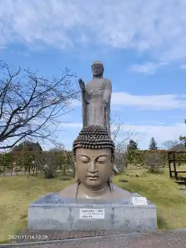 東本願寺本廟 牛久浄苑（牛久大仏）の仏像