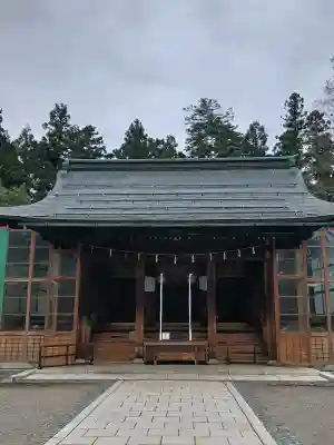上杉神社の{uncategorized: "未分類", other: "その他", undefined: "問題あり", building: "その他建物", grave: "お墓", sacred_gate: "鳥居", guardian: "狛犬", statue: "像", buddha: "仏像", history: "歴史", nature: "自然", garden: "庭園", animal: "動物", pagoda: "塔", temizu: "手水舎", mountain_gate: "山門・神門", sanctuary: "本殿・本堂", subordinate: "末社・摂社", art: "芸術", scenery: "景色", jizo: "地蔵", ema: "絵馬", goshuin: "御朱印", omikuji: "おみくじ", items: "授与品その他", amulet: "お守り", goshuincho: "御朱印帳", eats: "食事", festival: "お祭り", votive_dance: "神楽", shichigosan: "七五三参", wedding: "結婚式", experience: "体験その他", initially: "初詣", around: "周辺", anti_infection: "感染症対策"}