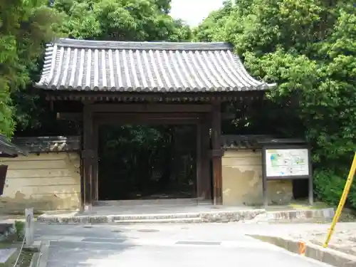 秋篠寺の山門