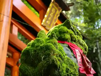 伏見稲荷大社　御膳谷奉拝所の{uncategorized: "未分類", other: "その他", undefined: "問題あり", building: "その他建物", grave: "お墓", sacred_gate: "鳥居", guardian: "狛犬", statue: "像", buddha: "仏像", history: "歴史", nature: "自然", garden: "庭園", animal: "動物", pagoda: "塔", temizu: "手水舎", mountain_gate: "山門・神門", sanctuary: "本殿・本堂", subordinate: "末社・摂社", art: "芸術", scenery: "景色", jizo: "地蔵", ema: "絵馬", goshuin: "御朱印", omikuji: "おみくじ", items: "授与品その他", amulet: "お守り", goshuincho: "御朱印帳", eats: "食事", festival: "お祭り", votive_dance: "神楽", shichigosan: "七五三参", wedding: "結婚式", experience: "体験その他", initially: "初詣", around: "周辺", anti_infection: "感染症対策"}