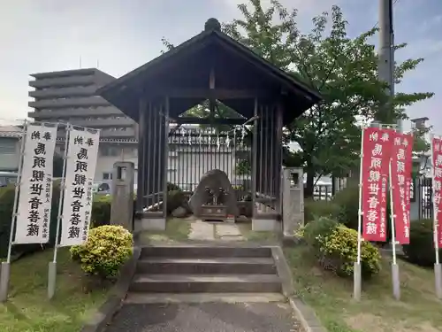 浦和競馬場馬頭観音(埼玉県)