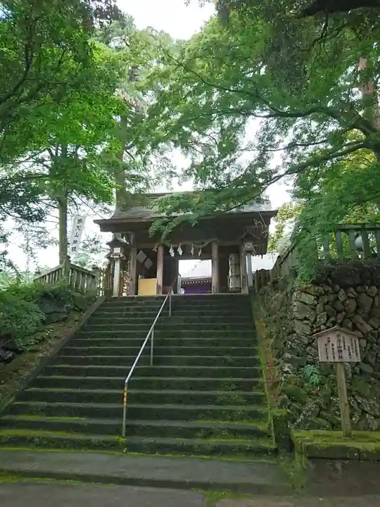 唐澤山神社の山門・神門