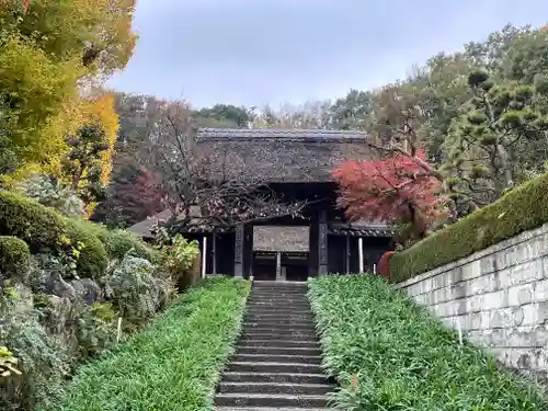 横浜　西方寺の山門