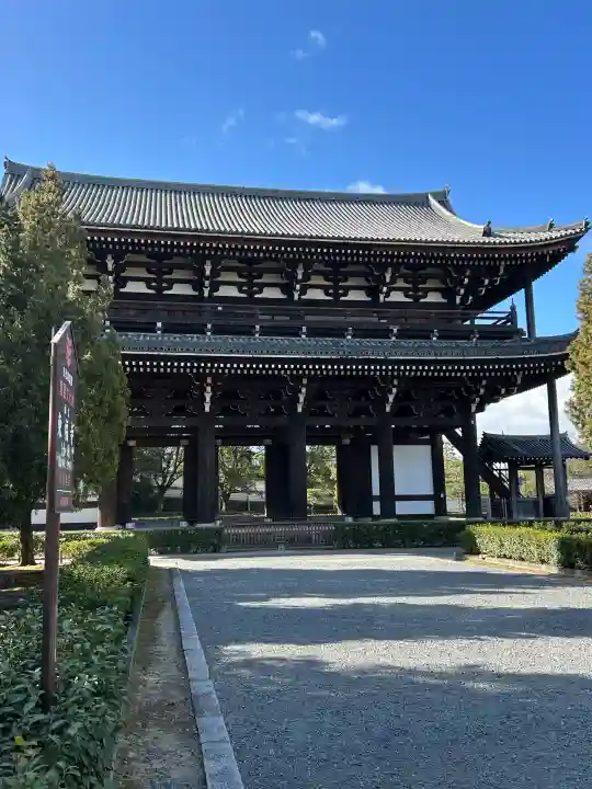 東福禅寺(東福寺)の{uncategorized: "未分類", other: "その他", undefined: "問題あり", building: "その他建物", grave: "お墓", sacred_gate: "鳥居", guardian: "狛犬", statue: "像", buddha: "仏像", history: "歴史", nature: "自然", garden: "庭園", animal: "動物", pagoda: "塔", temizu: "手水舎", mountain_gate: "山門・神門", sanctuary: "本殿・本堂", subordinate: "末社・摂社", art: "芸術", scenery: "景色", jizo: "地蔵", ema: "絵馬", goshuin: "御朱印", omikuji: "おみくじ", items: "授与品その他", amulet: "お守り", goshuincho: "御朱印帳", eats: "食事", festival: "お祭り", votive_dance: "神楽", shichigosan: "七五三参", wedding: "結婚式", experience: "体験その他", initially: "初詣", around: "周辺", anti_infection: "感染症対策"}