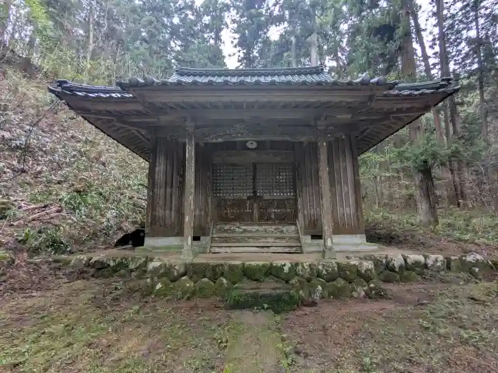 白山神社の{uncategorized: "未分類", other: "その他", undefined: "問題あり", building: "その他建物", grave: "お墓", sacred_gate: "鳥居", guardian: "狛犬", statue: "像", buddha: "仏像", history: "歴史", nature: "自然", garden: "庭園", animal: "動物", pagoda: "塔", temizu: "手水舎", mountain_gate: "山門・神門", sanctuary: "本殿・本堂", subordinate: "末社・摂社", art: "芸術", scenery: "景色", jizo: "地蔵", ema: "絵馬", goshuin: "御朱印", omikuji: "おみくじ", items: "授与品その他", amulet: "お守り", goshuincho: "御朱印帳", eats: "食事", festival: "お祭り", votive_dance: "神楽", shichigosan: "七五三参", wedding: "結婚式", experience: "体験その他", initially: "初詣", around: "周辺", anti_infection: "感染症対策"}
