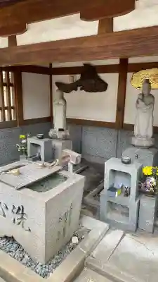 真浄寺の{uncategorized: "未分類", other: "その他", undefined: "問題あり", building: "その他建物", grave: "お墓", sacred_gate: "鳥居", guardian: "狛犬", statue: "像", buddha: "仏像", history: "歴史", nature: "自然", garden: "庭園", animal: "動物", pagoda: "塔", temizu: "手水舎", mountain_gate: "山門・神門", sanctuary: "本殿・本堂", subordinate: "末社・摂社", art: "芸術", scenery: "景色", jizo: "地蔵", ema: "絵馬", goshuin: "御朱印", omikuji: "おみくじ", items: "授与品その他", amulet: "お守り", goshuincho: "御朱印帳", eats: "食事", festival: "お祭り", votive_dance: "神楽", shichigosan: "七五三参", wedding: "結婚式", experience: "体験その他", initially: "初詣", around: "周辺", anti_infection: "感染症対策"}