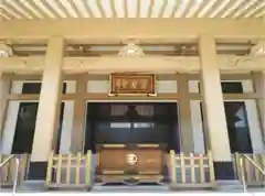 霊巌寺の本殿