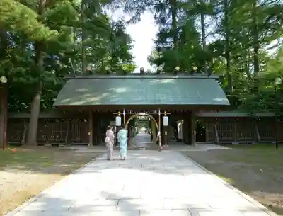 帯廣神社の山門・神門