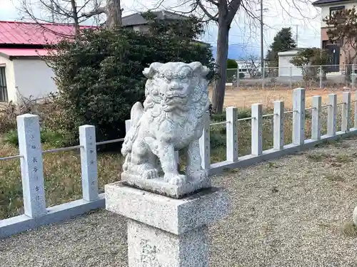 殿名八剣神社の狛犬