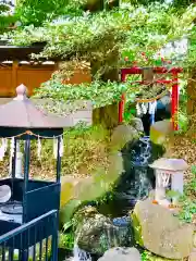 白蛇辨財天の庭園