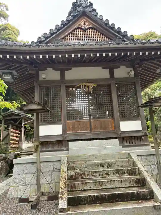 天之御中主尊神社の{uncategorized: "未分類", other: "その他", undefined: "問題あり", building: "その他建物", grave: "お墓", sacred_gate: "鳥居", guardian: "狛犬", statue: "像", buddha: "仏像", history: "歴史", nature: "自然", garden: "庭園", animal: "動物", pagoda: "塔", temizu: "手水舎", mountain_gate: "山門・神門", sanctuary: "本殿・本堂", subordinate: "末社・摂社", art: "芸術", scenery: "景色", jizo: "地蔵", ema: "絵馬", goshuin: "御朱印", omikuji: "おみくじ", items: "授与品その他", amulet: "お守り", goshuincho: "御朱印帳", eats: "食事", festival: "お祭り", votive_dance: "神楽", shichigosan: "七五三参", wedding: "結婚式", experience: "体験その他", initially: "初詣", around: "周辺", anti_infection: "感染症対策"}