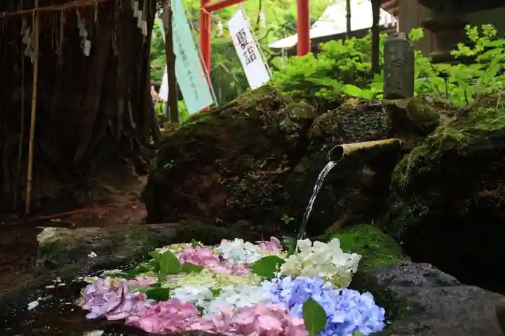 磐椅神社の手水舎