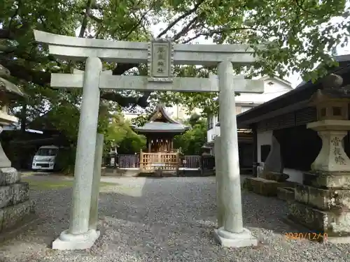 闘鶏神社の鳥居