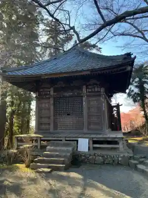 楽法寺（雨引観音）の{uncategorized: "未分類", other: "その他", undefined: "問題あり", building: "その他建物", grave: "お墓", sacred_gate: "鳥居", guardian: "狛犬", statue: "像", buddha: "仏像", history: "歴史", nature: "自然", garden: "庭園", animal: "動物", pagoda: "塔", temizu: "手水舎", mountain_gate: "山門・神門", sanctuary: "本殿・本堂", subordinate: "末社・摂社", art: "芸術", scenery: "景色", jizo: "地蔵", ema: "絵馬", goshuin: "御朱印", omikuji: "おみくじ", items: "授与品その他", amulet: "お守り", goshuincho: "御朱印帳", eats: "食事", festival: "お祭り", votive_dance: "神楽", shichigosan: "七五三参", wedding: "結婚式", experience: "体験その他", initially: "初詣", around: "周辺", anti_infection: "感染症対策"}
