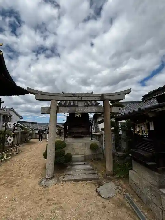 羽黒神社の{uncategorized: "未分類", other: "その他", undefined: "問題あり", building: "その他建物", grave: "お墓", sacred_gate: "鳥居", guardian: "狛犬", statue: "像", buddha: "仏像", history: "歴史", nature: "自然", garden: "庭園", animal: "動物", pagoda: "塔", temizu: "手水舎", mountain_gate: "山門・神門", sanctuary: "本殿・本堂", subordinate: "末社・摂社", art: "芸術", scenery: "景色", jizo: "地蔵", ema: "絵馬", goshuin: "御朱印", omikuji: "おみくじ", items: "授与品その他", amulet: "お守り", goshuincho: "御朱印帳", eats: "食事", festival: "お祭り", votive_dance: "神楽", shichigosan: "七五三参", wedding: "結婚式", experience: "体験その他", initially: "初詣", around: "周辺", anti_infection: "感染症対策"}