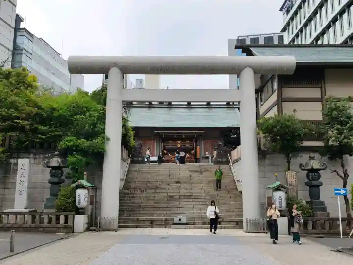 芝大神宮の{uncategorized: "未分類", other: "その他", undefined: "問題あり", building: "その他建物", grave: "お墓", sacred_gate: "鳥居", guardian: "狛犬", statue: "像", buddha: "仏像", history: "歴史", nature: "自然", garden: "庭園", animal: "動物", pagoda: "塔", temizu: "手水舎", mountain_gate: "山門・神門", sanctuary: "本殿・本堂", subordinate: "末社・摂社", art: "芸術", scenery: "景色", jizo: "地蔵", ema: "絵馬", goshuin: "御朱印", omikuji: "おみくじ", items: "授与品その他", amulet: "お守り", goshuincho: "御朱印帳", eats: "食事", festival: "お祭り", votive_dance: "神楽", shichigosan: "七五三参", wedding: "結婚式", experience: "体験その他", initially: "初詣", around: "周辺", anti_infection: "感染症対策"}