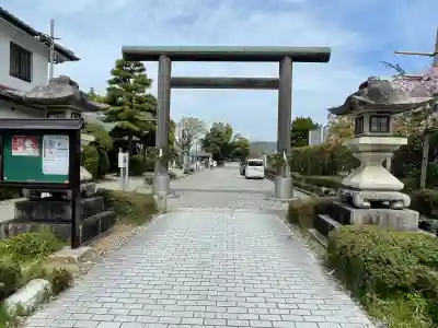 滋賀県護国神社の{uncategorized: "未分類", other: "その他", undefined: "問題あり", building: "その他建物", grave: "お墓", sacred_gate: "鳥居", guardian: "狛犬", statue: "像", buddha: "仏像", history: "歴史", nature: "自然", garden: "庭園", animal: "動物", pagoda: "塔", temizu: "手水舎", mountain_gate: "山門・神門", sanctuary: "本殿・本堂", subordinate: "末社・摂社", art: "芸術", scenery: "景色", jizo: "地蔵", ema: "絵馬", goshuin: "御朱印", omikuji: "おみくじ", items: "授与品その他", amulet: "お守り", goshuincho: "御朱印帳", eats: "食事", festival: "お祭り", votive_dance: "神楽", shichigosan: "七五三参", wedding: "結婚式", experience: "体験その他", initially: "初詣", around: "周辺", anti_infection: "感染症対策"}