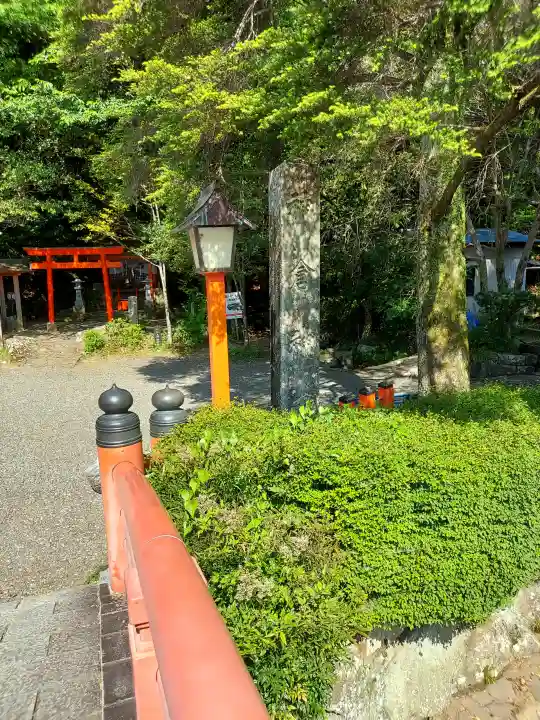 神倉神社(熊野速玉大社摂社)の{uncategorized: "未分類", other: "その他", undefined: "問題あり", building: "その他建物", grave: "お墓", sacred_gate: "鳥居", guardian: "狛犬", statue: "像", buddha: "仏像", history: "歴史", nature: "自然", garden: "庭園", animal: "動物", pagoda: "塔", temizu: "手水舎", mountain_gate: "山門・神門", sanctuary: "本殿・本堂", subordinate: "末社・摂社", art: "芸術", scenery: "景色", jizo: "地蔵", ema: "絵馬", goshuin: "御朱印", omikuji: "おみくじ", items: "授与品その他", amulet: "お守り", goshuincho: "御朱印帳", eats: "食事", festival: "お祭り", votive_dance: "神楽", shichigosan: "七五三参", wedding: "結婚式", experience: "体験その他", initially: "初詣", around: "周辺", anti_infection: "感染症対策"}