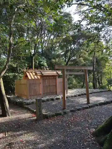 葭原神社(皇大神宮末社)の{uncategorized: "未分類", other: "その他", undefined: "問題あり", building: "その他建物", grave: "お墓", sacred_gate: "鳥居", guardian: "狛犬", statue: "像", buddha: "仏像", history: "歴史", nature: "自然", garden: "庭園", animal: "動物", pagoda: "塔", temizu: "手水舎", mountain_gate: "山門・神門", sanctuary: "本殿・本堂", subordinate: "末社・摂社", art: "芸術", scenery: "景色", jizo: "地蔵", ema: "絵馬", goshuin: "御朱印", omikuji: "おみくじ", items: "授与品その他", amulet: "お守り", goshuincho: "御朱印帳", eats: "食事", festival: "お祭り", votive_dance: "神楽", shichigosan: "七五三参", wedding: "結婚式", experience: "体験その他", initially: "初詣", around: "周辺", anti_infection: "感染症対策"}
