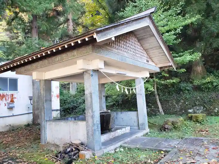 宇奈月神社の手水舎
