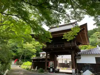 普門寺(切り絵御朱印発祥の寺)の山門・神門