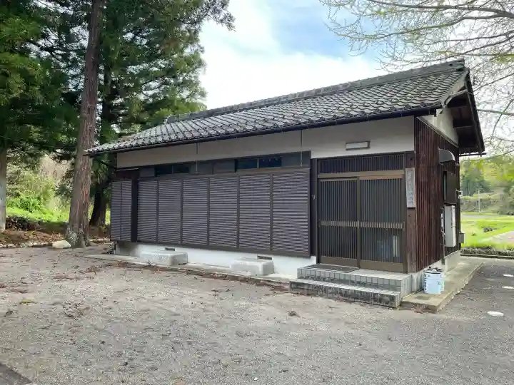 瀧之宮神社の{uncategorized: "未分類", other: "その他", undefined: "問題あり", building: "その他建物", grave: "お墓", sacred_gate: "鳥居", guardian: "狛犬", statue: "像", buddha: "仏像", history: "歴史", nature: "自然", garden: "庭園", animal: "動物", pagoda: "塔", temizu: "手水舎", mountain_gate: "山門・神門", sanctuary: "本殿・本堂", subordinate: "末社・摂社", art: "芸術", scenery: "景色", jizo: "地蔵", ema: "絵馬", goshuin: "御朱印", omikuji: "おみくじ", items: "授与品その他", amulet: "お守り", goshuincho: "御朱印帳", eats: "食事", festival: "お祭り", votive_dance: "神楽", shichigosan: "七五三参", wedding: "結婚式", experience: "体験その他", initially: "初詣", around: "周辺", anti_infection: "感染症対策"}