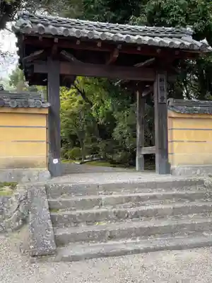 秋篠寺の山門・神門