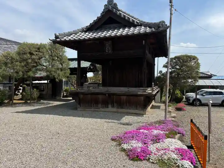 高鳥天満宮の{uncategorized: "未分類", other: "その他", undefined: "問題あり", building: "その他建物", grave: "お墓", sacred_gate: "鳥居", guardian: "狛犬", statue: "像", buddha: "仏像", history: "歴史", nature: "自然", garden: "庭園", animal: "動物", pagoda: "塔", temizu: "手水舎", mountain_gate: "山門・神門", sanctuary: "本殿・本堂", subordinate: "末社・摂社", art: "芸術", scenery: "景色", jizo: "地蔵", ema: "絵馬", goshuin: "御朱印", omikuji: "おみくじ", items: "授与品その他", amulet: "お守り", goshuincho: "御朱印帳", eats: "食事", festival: "お祭り", votive_dance: "神楽", shichigosan: "七五三参", wedding: "結婚式", experience: "体験その他", initially: "初詣", around: "周辺", anti_infection: "感染症対策"}