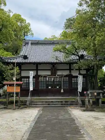 高牟神社(瀬古)の{uncategorized: "未分類", other: "その他", undefined: "問題あり", building: "その他建物", grave: "お墓", sacred_gate: "鳥居", guardian: "狛犬", statue: "像", buddha: "仏像", history: "歴史", nature: "自然", garden: "庭園", animal: "動物", pagoda: "塔", temizu: "手水舎", mountain_gate: "山門・神門", sanctuary: "本殿・本堂", subordinate: "末社・摂社", art: "芸術", scenery: "景色", jizo: "地蔵", ema: "絵馬", goshuin: "御朱印", omikuji: "おみくじ", items: "授与品その他", amulet: "お守り", goshuincho: "御朱印帳", eats: "食事", festival: "お祭り", votive_dance: "神楽", shichigosan: "七五三参", wedding: "結婚式", experience: "体験その他", initially: "初詣", around: "周辺", anti_infection: "感染症対策"}