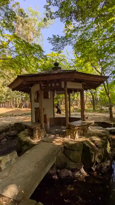 歌泉堂(春日大社神苑萬葉植物園内鎮座)(奈良県)