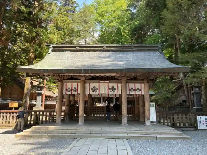 諏訪大社の{uncategorized: "未分類", other: "その他", undefined: "問題あり", building: "その他建物", grave: "お墓", sacred_gate: "鳥居", guardian: "狛犬", statue: "像", buddha: "仏像", history: "歴史", nature: "自然", garden: "庭園", animal: "動物", pagoda: "塔", temizu: "手水舎", mountain_gate: "山門・神門", sanctuary: "本殿・本堂", subordinate: "末社・摂社", art: "芸術", scenery: "景色", jizo: "地蔵", ema: "絵馬", goshuin: "御朱印", omikuji: "おみくじ", items: "授与品その他", amulet: "お守り", goshuincho: "御朱印帳", eats: "食事", festival: "お祭り", votive_dance: "神楽", shichigosan: "七五三参", wedding: "結婚式", experience: "体験その他", initially: "初詣", around: "周辺", anti_infection: "感染症対策"}