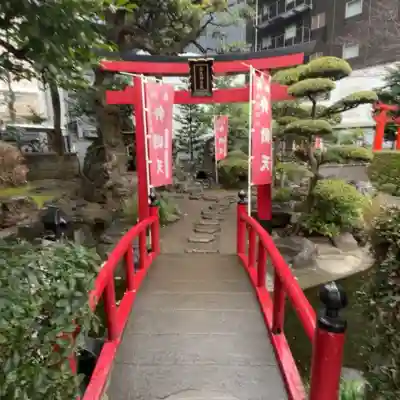 羽衣町厳島神社（関内厳島神社・横浜弁天）の{uncategorized: "未分類", other: "その他", undefined: "問題あり", building: "その他建物", grave: "お墓", sacred_gate: "鳥居", guardian: "狛犬", statue: "像", buddha: "仏像", history: "歴史", nature: "自然", garden: "庭園", animal: "動物", pagoda: "塔", temizu: "手水舎", mountain_gate: "山門・神門", sanctuary: "本殿・本堂", subordinate: "末社・摂社", art: "芸術", scenery: "景色", jizo: "地蔵", ema: "絵馬", goshuin: "御朱印", omikuji: "おみくじ", items: "授与品その他", amulet: "お守り", goshuincho: "御朱印帳", eats: "食事", festival: "お祭り", votive_dance: "神楽", shichigosan: "七五三参", wedding: "結婚式", experience: "体験その他", initially: "初詣", around: "周辺", anti_infection: "感染症対策"}