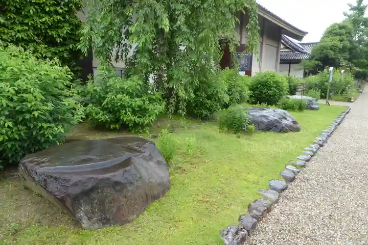 元興寺の庭園