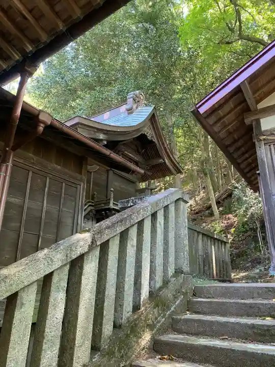 白瀧神社の{uncategorized: "未分類", other: "その他", undefined: "問題あり", building: "その他建物", grave: "お墓", sacred_gate: "鳥居", guardian: "狛犬", statue: "像", buddha: "仏像", history: "歴史", nature: "自然", garden: "庭園", animal: "動物", pagoda: "塔", temizu: "手水舎", mountain_gate: "山門・神門", sanctuary: "本殿・本堂", subordinate: "末社・摂社", art: "芸術", scenery: "景色", jizo: "地蔵", ema: "絵馬", goshuin: "御朱印", omikuji: "おみくじ", items: "授与品その他", amulet: "お守り", goshuincho: "御朱印帳", eats: "食事", festival: "お祭り", votive_dance: "神楽", shichigosan: "七五三参", wedding: "結婚式", experience: "体験その他", initially: "初詣", around: "周辺", anti_infection: "感染症対策"}