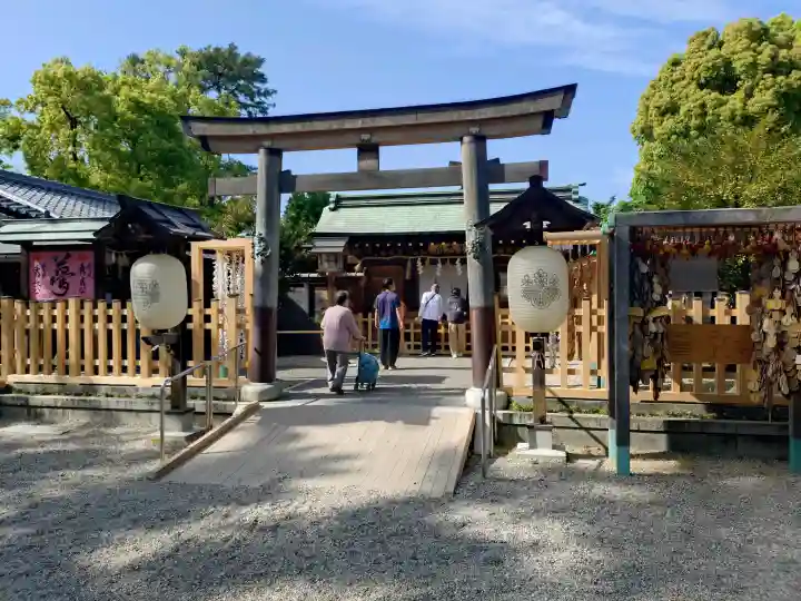 豊國神社の{uncategorized: "未分類", other: "その他", undefined: "問題あり", building: "その他建物", grave: "お墓", sacred_gate: "鳥居", guardian: "狛犬", statue: "像", buddha: "仏像", history: "歴史", nature: "自然", garden: "庭園", animal: "動物", pagoda: "塔", temizu: "手水舎", mountain_gate: "山門・神門", sanctuary: "本殿・本堂", subordinate: "末社・摂社", art: "芸術", scenery: "景色", jizo: "地蔵", ema: "絵馬", goshuin: "御朱印", omikuji: "おみくじ", items: "授与品その他", amulet: "お守り", goshuincho: "御朱印帳", eats: "食事", festival: "お祭り", votive_dance: "神楽", shichigosan: "七五三参", wedding: "結婚式", experience: "体験その他", initially: "初詣", around: "周辺", anti_infection: "感染症対策"}
