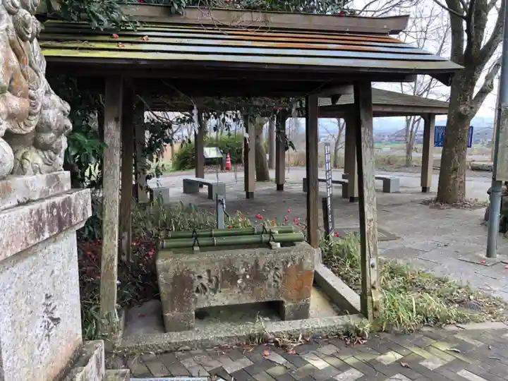 髙神社の手水舎