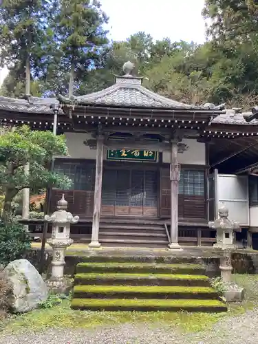 霊水寺の本殿・本堂