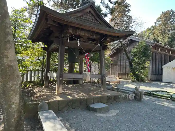 比々多神社の{uncategorized: "未分類", other: "その他", undefined: "問題あり", building: "その他建物", grave: "お墓", sacred_gate: "鳥居", guardian: "狛犬", statue: "像", buddha: "仏像", history: "歴史", nature: "自然", garden: "庭園", animal: "動物", pagoda: "塔", temizu: "手水舎", mountain_gate: "山門・神門", sanctuary: "本殿・本堂", subordinate: "末社・摂社", art: "芸術", scenery: "景色", jizo: "地蔵", ema: "絵馬", goshuin: "御朱印", omikuji: "おみくじ", items: "授与品その他", amulet: "お守り", goshuincho: "御朱印帳", eats: "食事", festival: "お祭り", votive_dance: "神楽", shichigosan: "七五三参", wedding: "結婚式", experience: "体験その他", initially: "初詣", around: "周辺", anti_infection: "感染症対策"}
