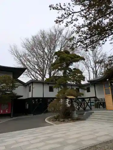 湯倉神社の{uncategorized: "未分類", other: "その他", undefined: "問題あり", building: "その他建物", grave: "お墓", sacred_gate: "鳥居", guardian: "狛犬", statue: "像", buddha: "仏像", history: "歴史", nature: "自然", garden: "庭園", animal: "動物", pagoda: "塔", temizu: "手水舎", mountain_gate: "山門・神門", sanctuary: "本殿・本堂", subordinate: "末社・摂社", art: "芸術", scenery: "景色", jizo: "地蔵", ema: "絵馬", goshuin: "御朱印", omikuji: "おみくじ", items: "授与品その他", amulet: "お守り", goshuincho: "御朱印帳", eats: "食事", festival: "お祭り", votive_dance: "神楽", shichigosan: "七五三参", wedding: "結婚式", experience: "体験その他", initially: "初詣", around: "周辺", anti_infection: "感染症対策"}