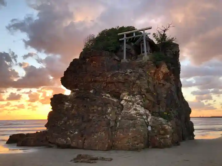 稲佐の浜 弁天島の景色