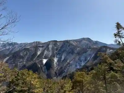 三峯神社奥宮の{uncategorized: "未分類", other: "その他", undefined: "問題あり", building: "その他建物", grave: "お墓", sacred_gate: "鳥居", guardian: "狛犬", statue: "像", buddha: "仏像", history: "歴史", nature: "自然", garden: "庭園", animal: "動物", pagoda: "塔", temizu: "手水舎", mountain_gate: "山門・神門", sanctuary: "本殿・本堂", subordinate: "末社・摂社", art: "芸術", scenery: "景色", jizo: "地蔵", ema: "絵馬", goshuin: "御朱印", omikuji: "おみくじ", items: "授与品その他", amulet: "お守り", goshuincho: "御朱印帳", eats: "食事", festival: "お祭り", votive_dance: "神楽", shichigosan: "七五三参", wedding: "結婚式", experience: "体験その他", initially: "初詣", around: "周辺", anti_infection: "感染症対策"}